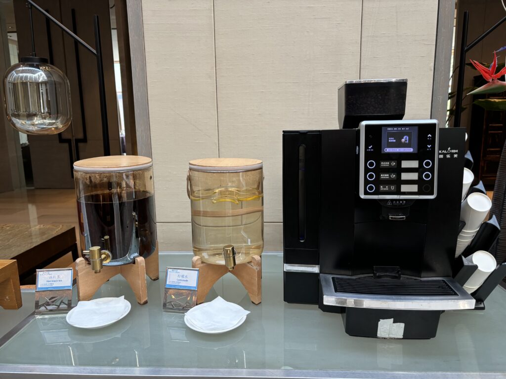 フロントのコーヒーサーバー