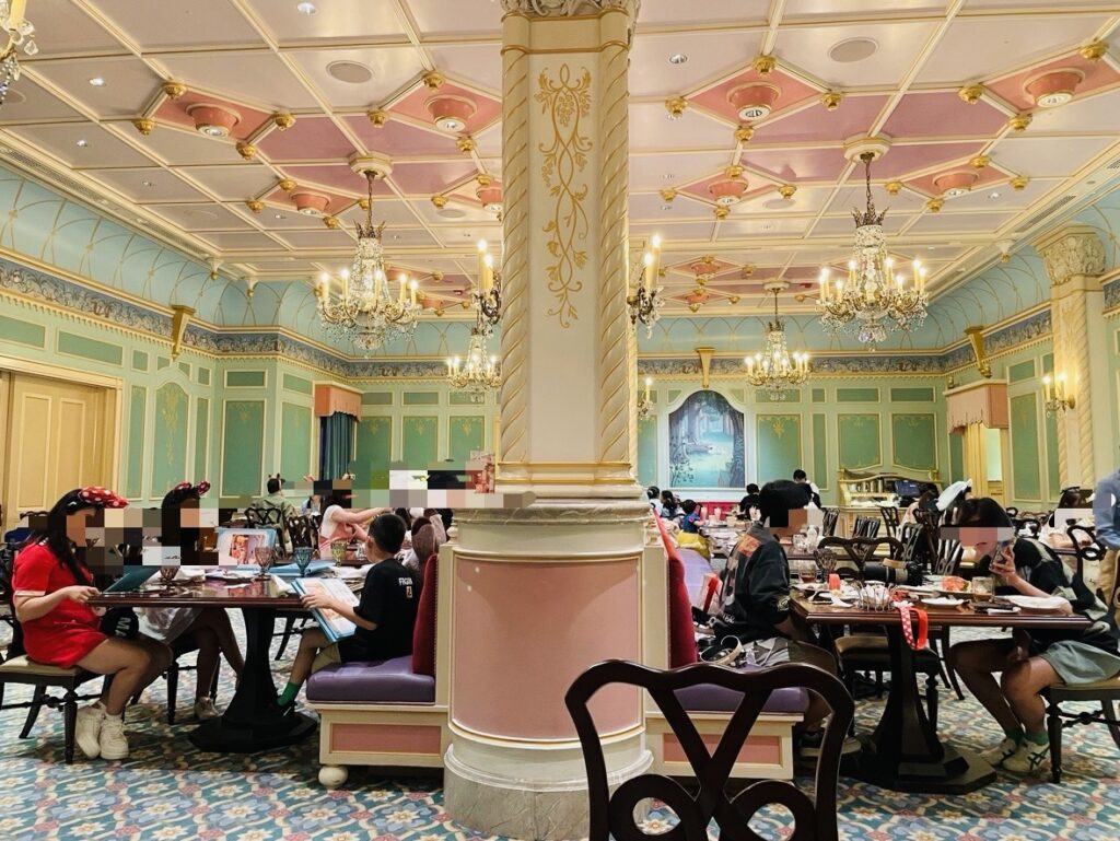 ロイヤルバンケットホール店内の雰囲気①