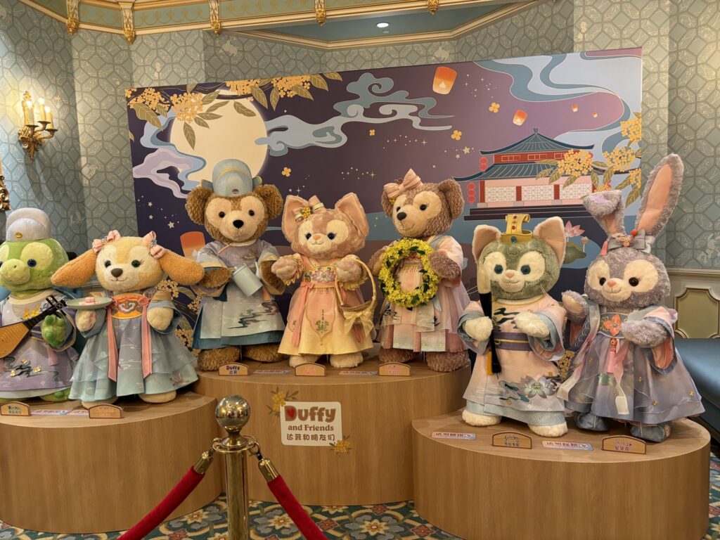 ロイヤルバンケットホール入り口付近でお出迎えしてくれたダッフィーアンドフレンズ