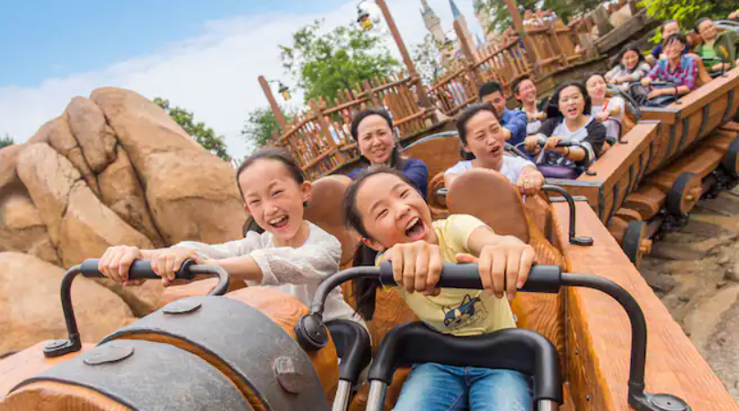 4位:Seven Dwarfs Mine Train(七人のこびとのマイントレイン)